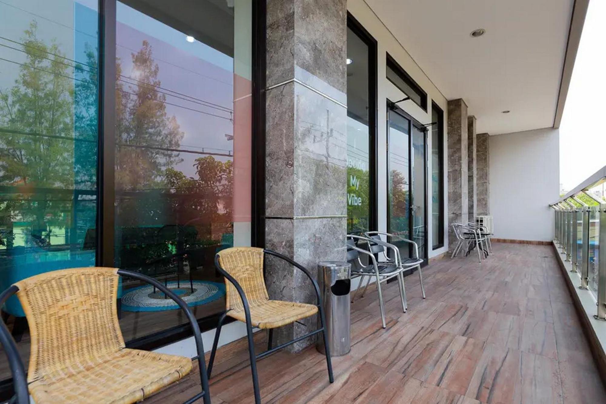 Sans Hotel Rajawali Surabaya By Reddoorz Krembangan Exterior foto