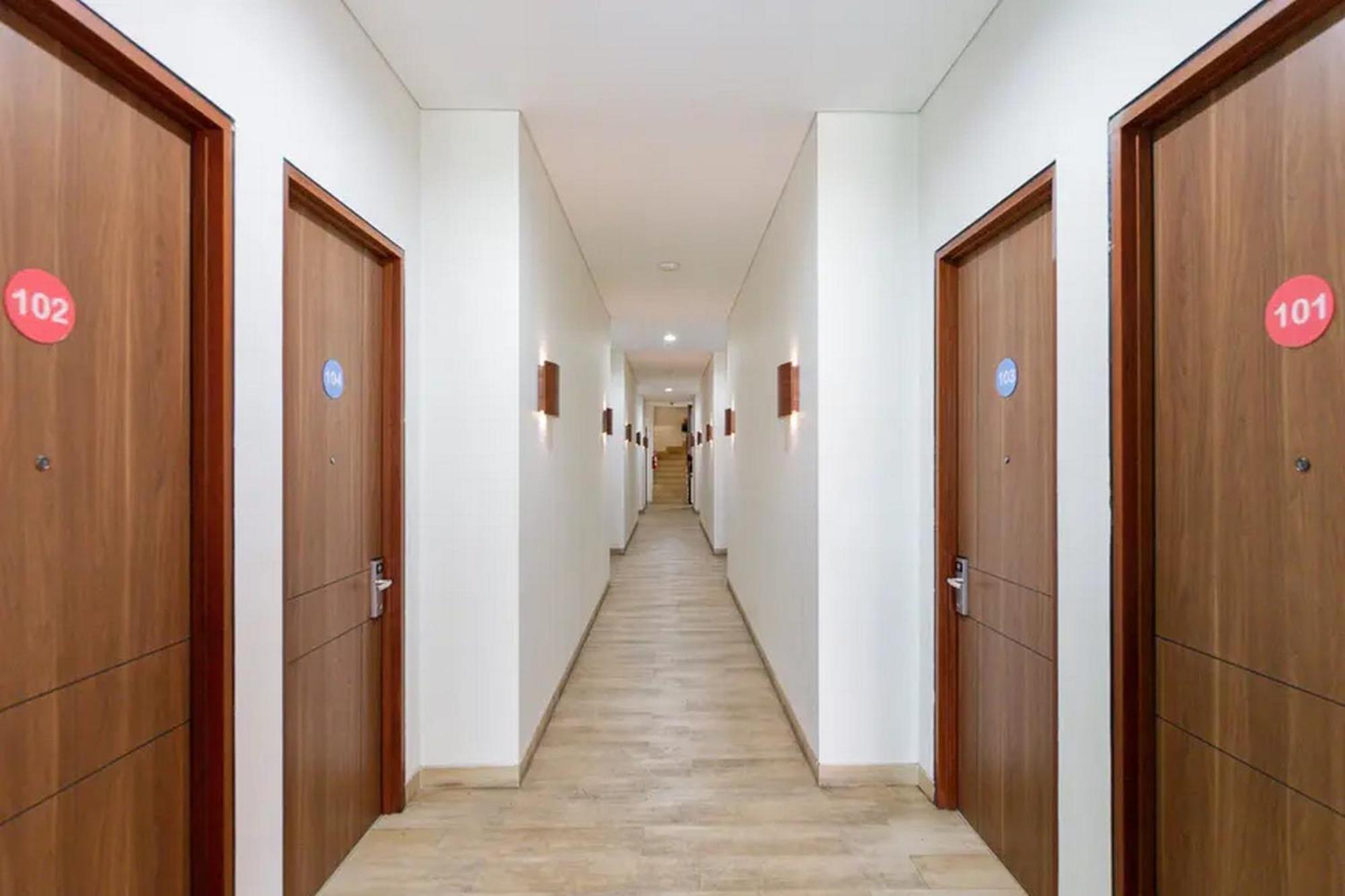 Sans Hotel Rajawali Surabaya By Reddoorz Krembangan Exterior foto
