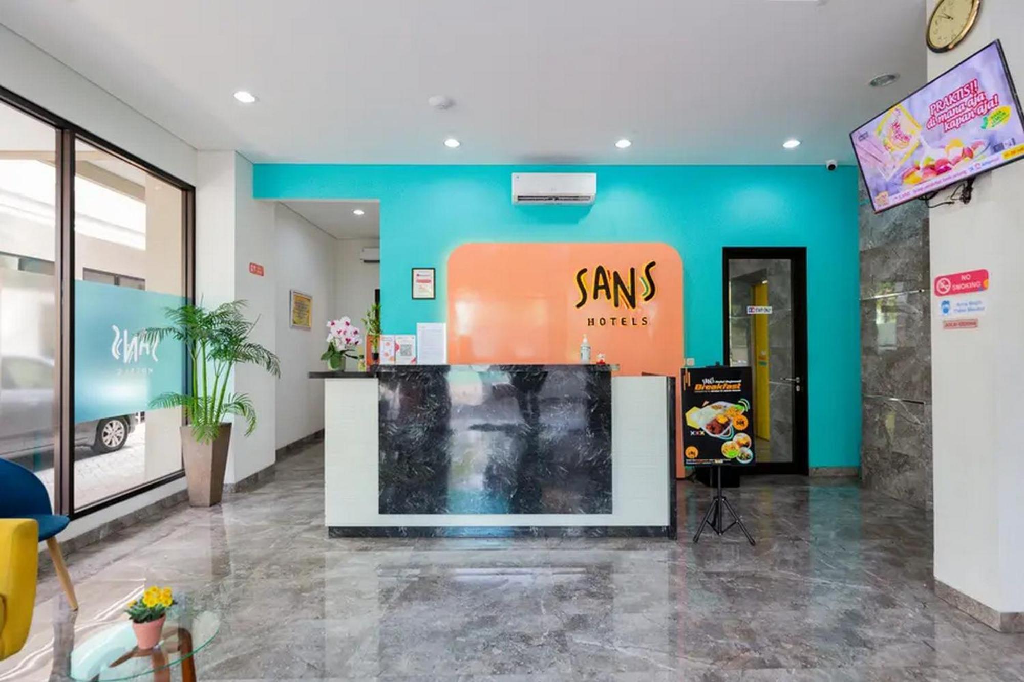 Sans Hotel Rajawali Surabaya By Reddoorz Krembangan Exterior foto