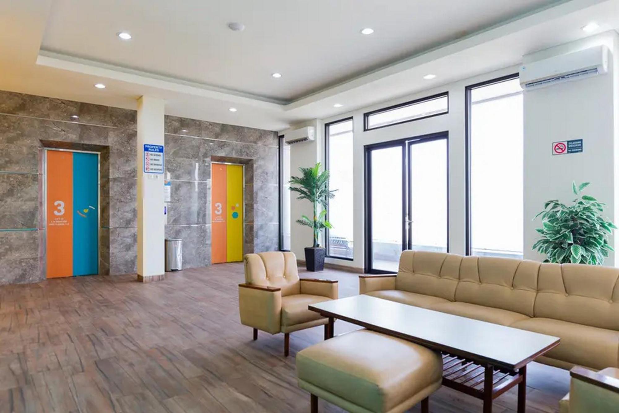 Sans Hotel Rajawali Surabaya By Reddoorz Krembangan Exterior foto