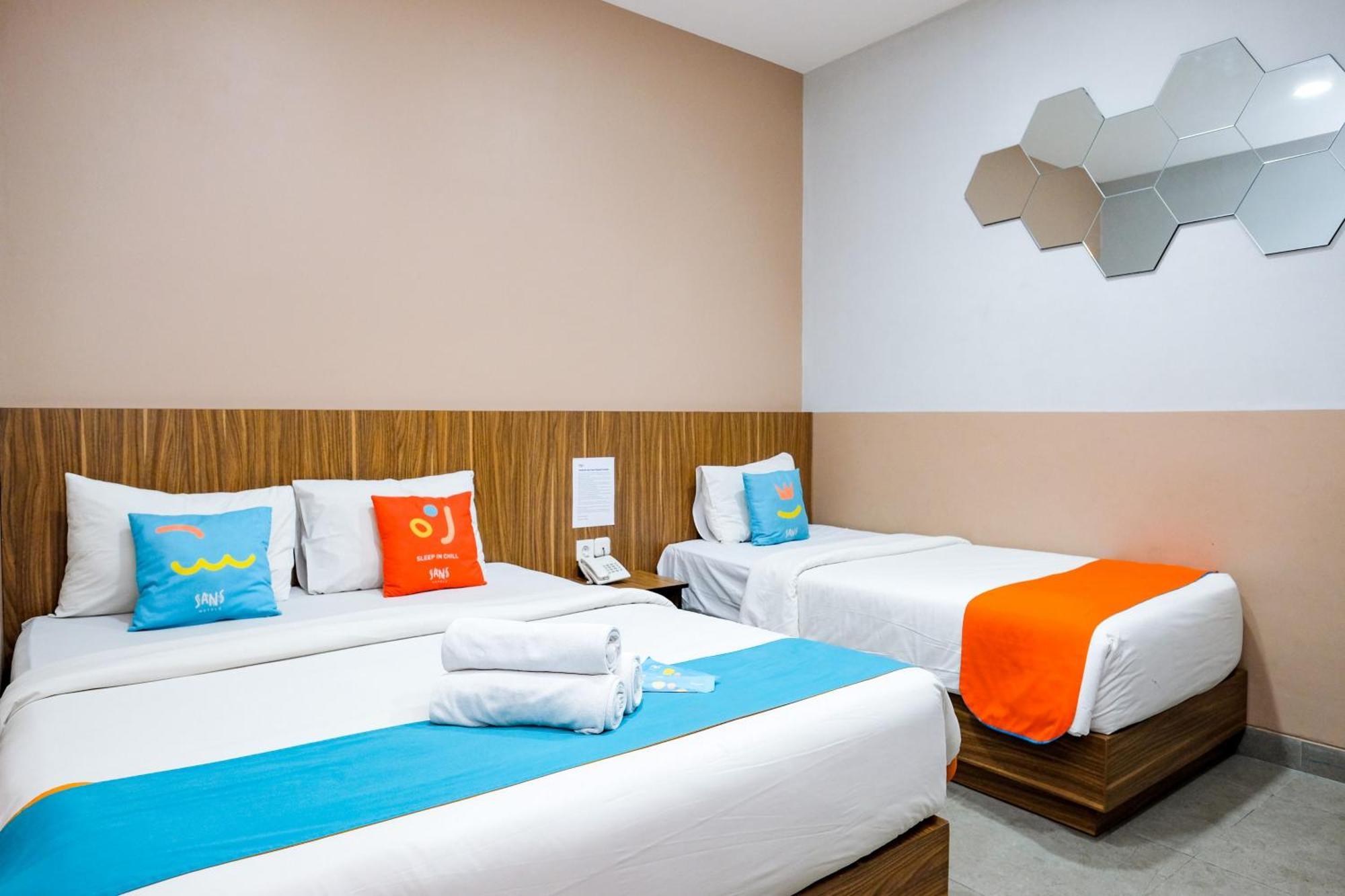 Sans Hotel Rajawali Surabaya By Reddoorz Krembangan Exterior foto