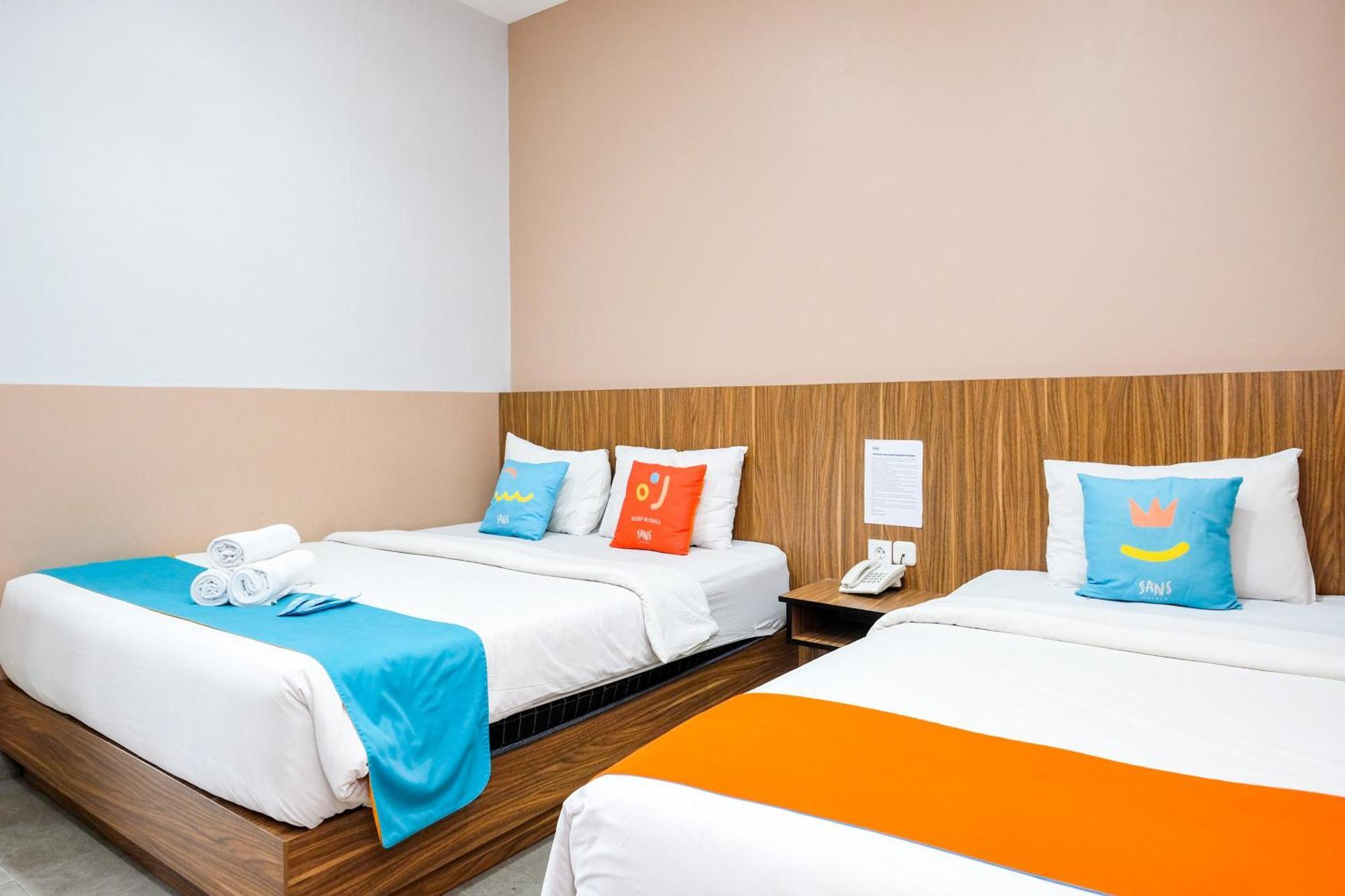 Sans Hotel Rajawali Surabaya By Reddoorz Krembangan Exterior foto