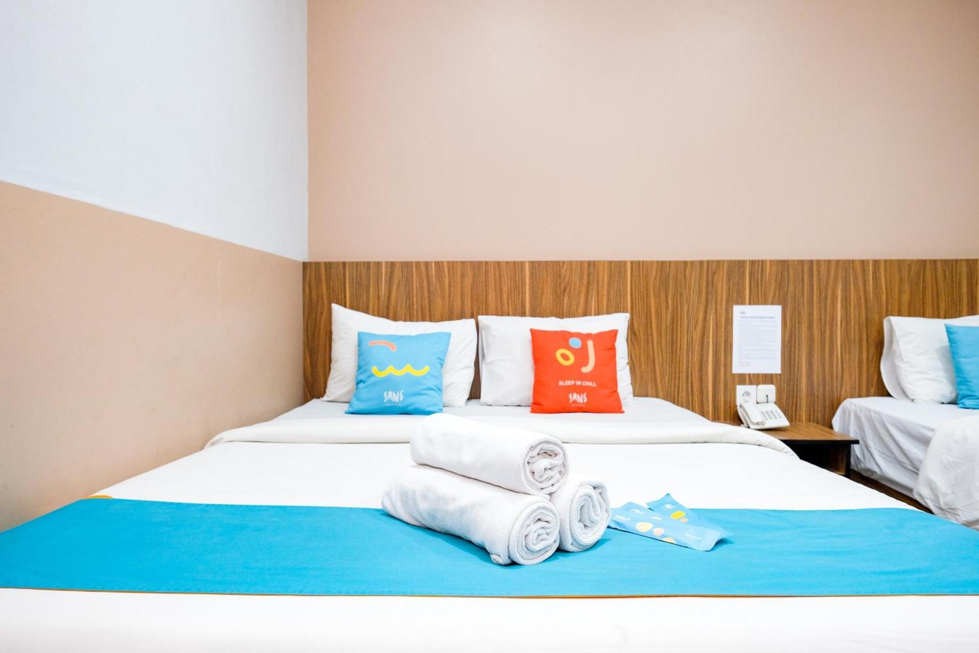 Sans Hotel Rajawali Surabaya By Reddoorz Krembangan Exterior foto