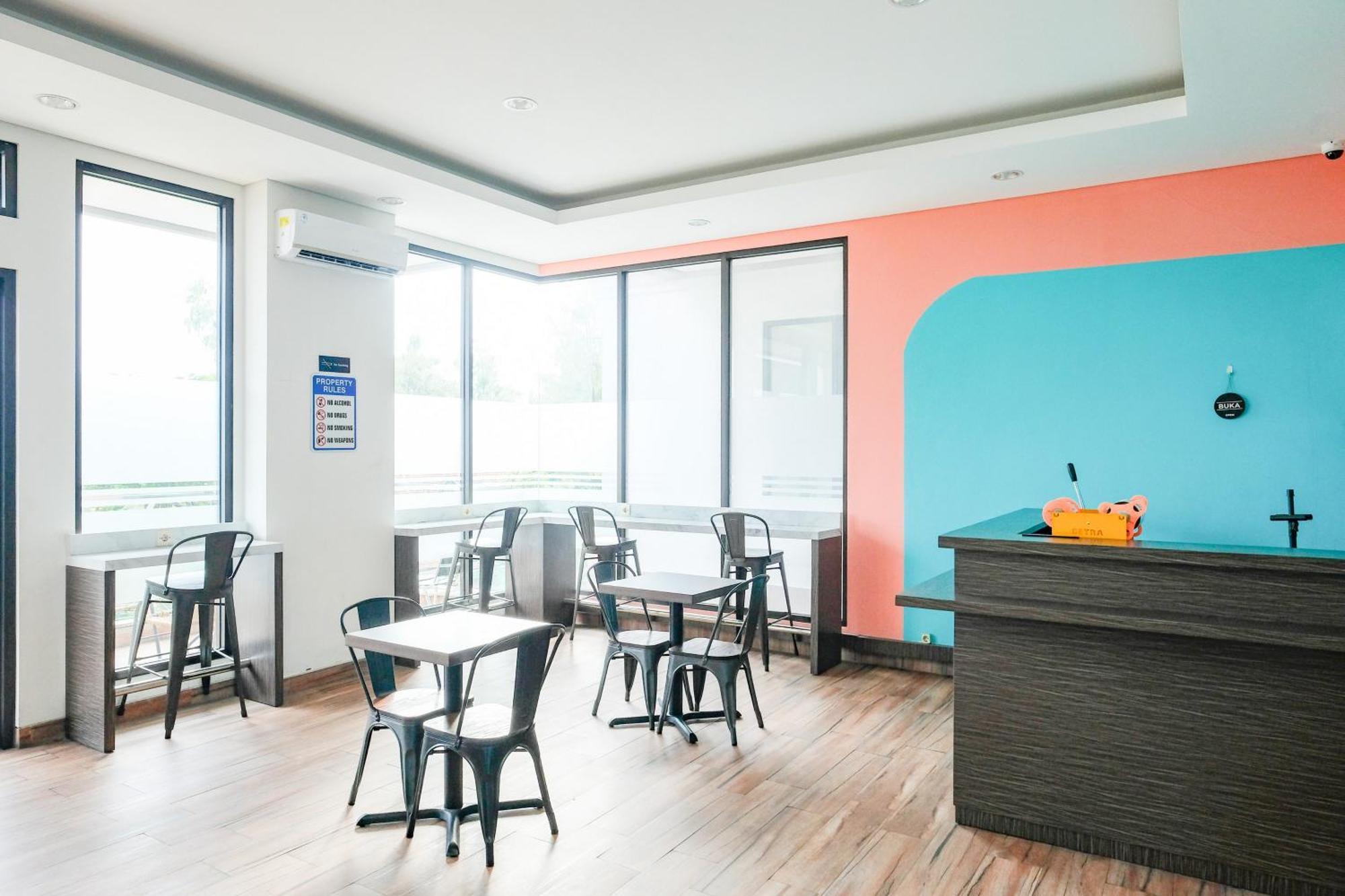 Sans Hotel Rajawali Surabaya By Reddoorz Krembangan Exterior foto